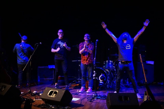 Turin Brakes saluto pubblico Marche