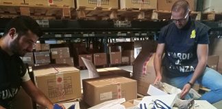 Torino, contraffazione: maxi sequestro di calzature Torino contraffazione maxi sequestro calzature