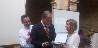 Premio Fiaccola 2018 alla FAI-Federazione Apicoltori Italiani Premio Fiaccola 2018 FAI-Federazione Apicoltori Italiani