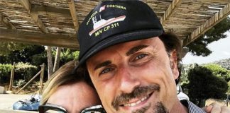 Selfie al mare di Toninelli, Forza Italia chiede le dimissioni del ministro