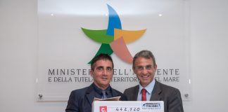 Abbattimento dei lupi, Caporale (Animalisti Italiani) consegna a Costa 443mila firme per dire no