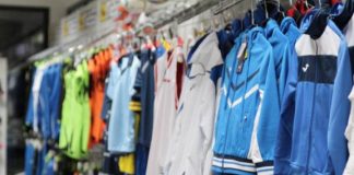 Commercio: giù le vendite a luglio, crolla l’abbigliamento abbigliamento sportivo