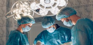 Bimba ingoia forcina, salvata a Torino