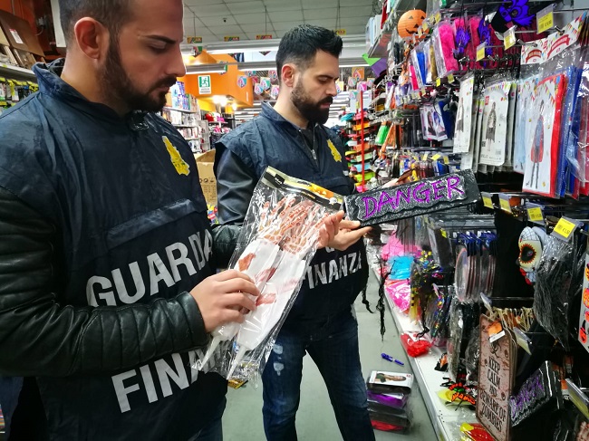 Torino sequestro prodotti Halloween