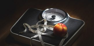 Movimento e alimentazione: un binomio vincente bilancia mela metro