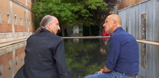 “I dieci comandamenti”: tra finzione teatrale e realtà, un viaggio intimo nell’universo carcerario per raccontare l’umanità che ancora c’è