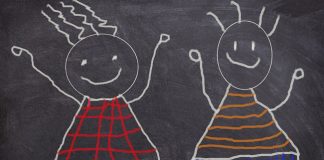 Il Ministro dell’Istruzione: “Meno compiti per le vacanze” bambini felici