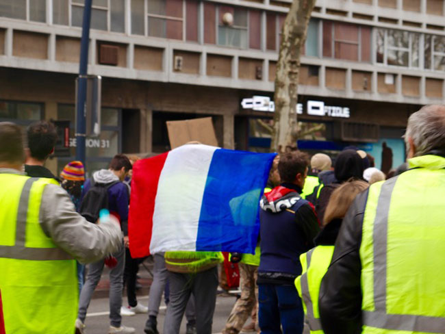 bandiera francia manifestazione