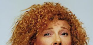 Cinzia Leone ci fa divertire con “Mamma, sei sempre nei miei pensieri. Spostati!”