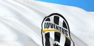 Ronaldo al raduno della Juventus, è iniziato il suo 3° anno in bianconero flag juventus