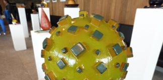 Il dinamismo creativo di Roberto Pallestrong, anima eclettica delle montagne altoatesine goccia astratta