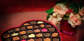 Cosa regalare a San Valentino? Guida ai doni più gettonati scatola cioccolatini San Valentino