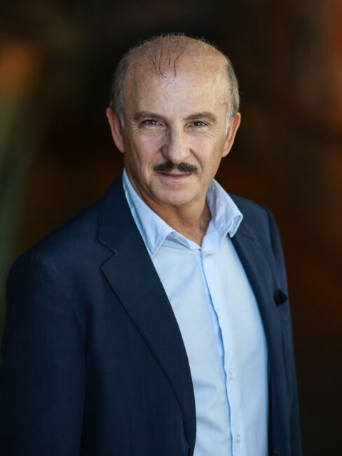 Si ride a teatro con Carlo Buccirosso e il suo ‘Colpo di Scena’