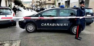 Carabiniere ucciso in una sparatoria nella piazza principale del paese, arrestato un uomo