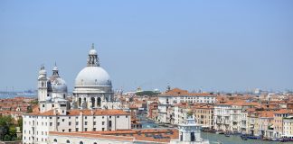 Venezia è affollata, la Cnn consiglia Torino