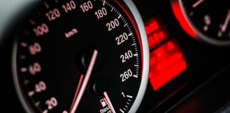 Polizza auto, l’acquisto online è sinonimo di convenienza e qualità contavelocità autovettura