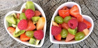 La colazione dello sportivo, cosa mangiare: ecco dieci consigli frutta macedonia