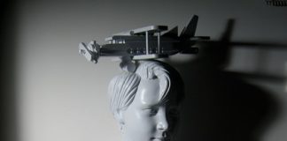 Leonardo Da Vinci rievocato da due sculture di Guadagnuolo Francesco Guadagnuolo - Leonardo adolescente dal volo degli uccelli all'aeroplano