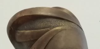 Il fascino del Neoclassico nelle evocative sculture di Pino Barreca COPERTINA ARTICOLO Sound, 2018, Gesso patinato, h 25 cm circa.