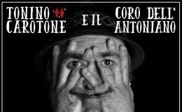 “Solcando le onde”, il nuovo singolo di Tonino Carotone accompagnato dal Piccolo Coro “Mariele Ventre”