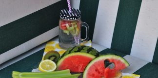 Caldo estivo, consigli per affrontare meglio la stagione anguria cibi freschi