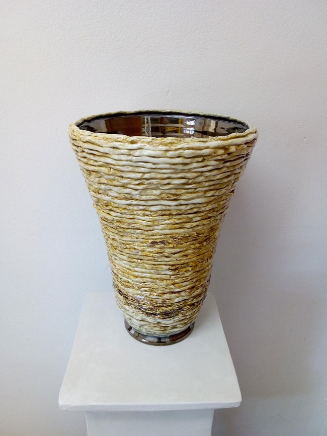 vaso in finta paglia intrecciata