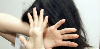 Tentata violenza in strada a Brescia, le aggredite denunciano chi non le aiuta