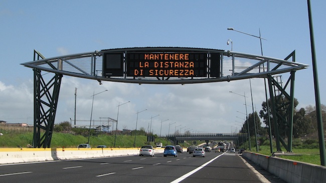 distanza sicurezza autostrada traffico