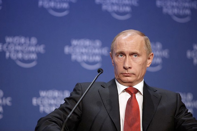 Putin a Scholz e Macron: “Pronto al dialogo con Kiev”