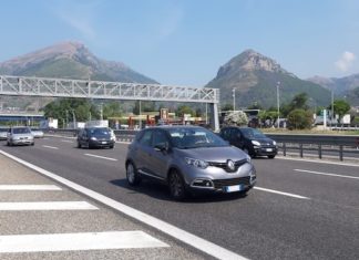 Il mercato dell’auto cresce del 14% a febbraio, Stellantis il doppio traffico autostradale