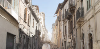 Bando Rinnovabili e Comunità Energetiche, scadenza prorogata al 20 novembre Via Roma, L’Aquila, il giorno dopo il terremoto.