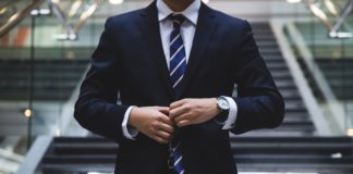 La cravatta giusta, dieci motivi per non rinunciarci cravatta business