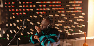 Lo scrittore Antonio Dikele Distefano alla quarta puntata del Riff di Mengoni antonio dikele distefano