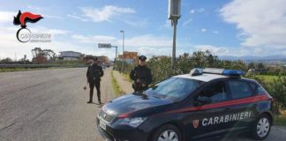 Accoltella 14 volte la convivente, arrestato
