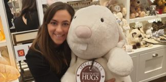 Giornata mondiale dell’abbraccio, l’esperta spiega l’importanza della Hug Therapy