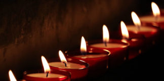 “Ciao, nostro amico per sempre”: i Pooh salutano così Stefano D’Orazio fiaccolata lumi