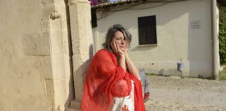 “L’Attimo sospeso”, Adriana Spuria tra ritmi bossanova e canzone d’autore adriana spuria