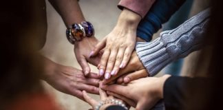 L’amicizia ai tempi del Covid–19 amicizia mani