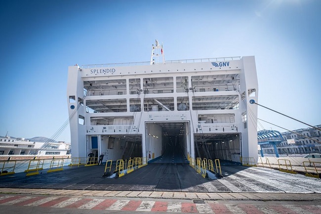 Coronavirus, a Genova operativa la prima "nave ospedale"