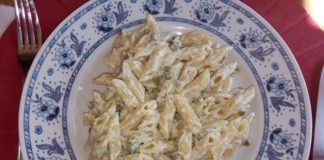 Pasta con piselli e crema di formaggio: ecco la ricetta pasta piselli formaggio