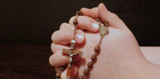 Rosario da Bari, Italia in preghiera il 6 maggio: dove seguire rosario croce