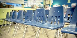 Usa, scuole chiuse fino alla fine dell’anno in alcuni stati per il coronavirus sedie scuola