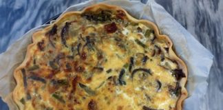 Crostata di lenticchie, verza e speck: la ricetta torta salata