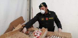 Coronavirus: vendono disinfettante del 1989, denunciati