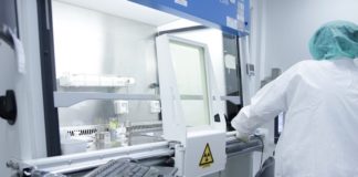 Nursing Up, De Palma: «Vaccini agli infermieri in prima linea, Speranza ci dica quali sono i tempi» covid infermiera