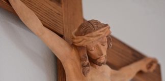 Passione nel Venerdì Santo, l’omelia di Padre Cantalamessa Croce Gesù