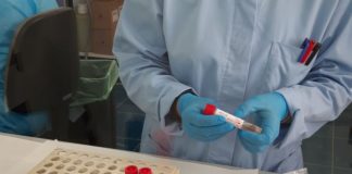 Covid, volano i contagi in Gran Bretagna tra zero restrizioni e la variante Delta laboratorio microbiologia S.Chiara e tamponi Covid -2