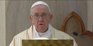 Sisma centro Italia 2016, Papa Francesco: “Rinnovo la preghiera per le famiglie e le comunità” foto papa francesco