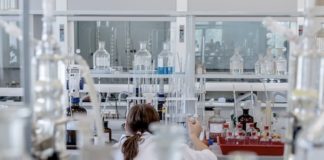 Lotta al covid-19, negli Usa parte la sperimentazione di un mix di farmaci laboratorio