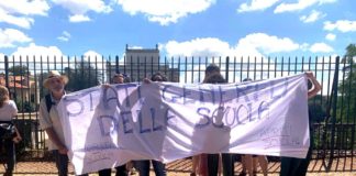 Stati Generali dell’Economia: genitori, insegnanti e bambini manifestano davanti a Villa Pamphilj